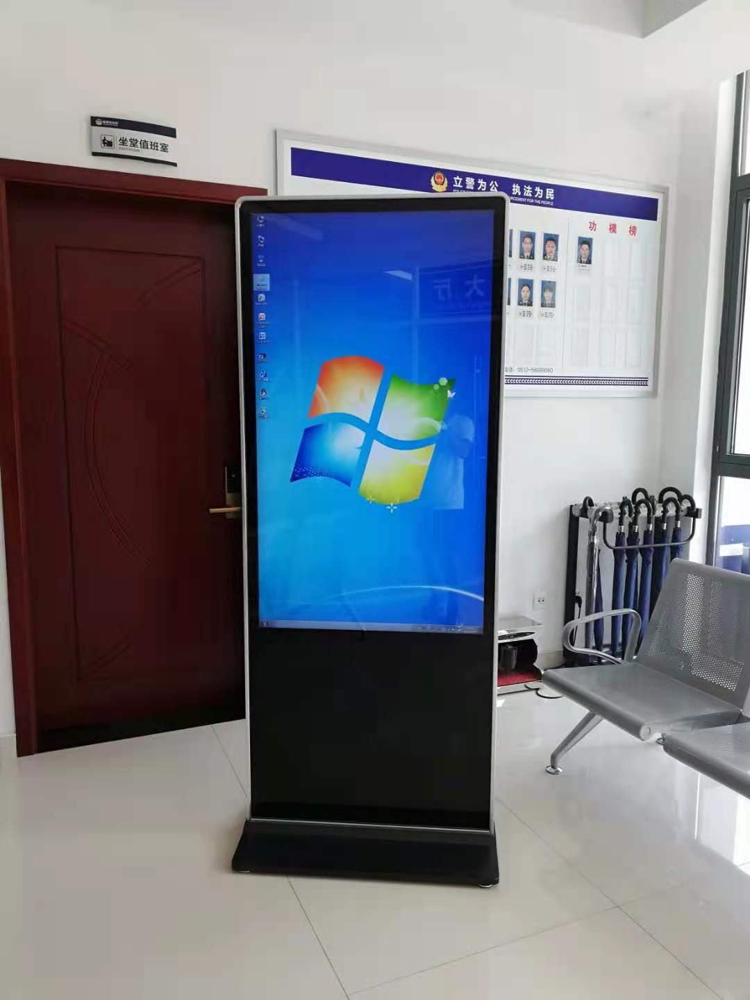 派出所警务办事大厅触摸查询一体机