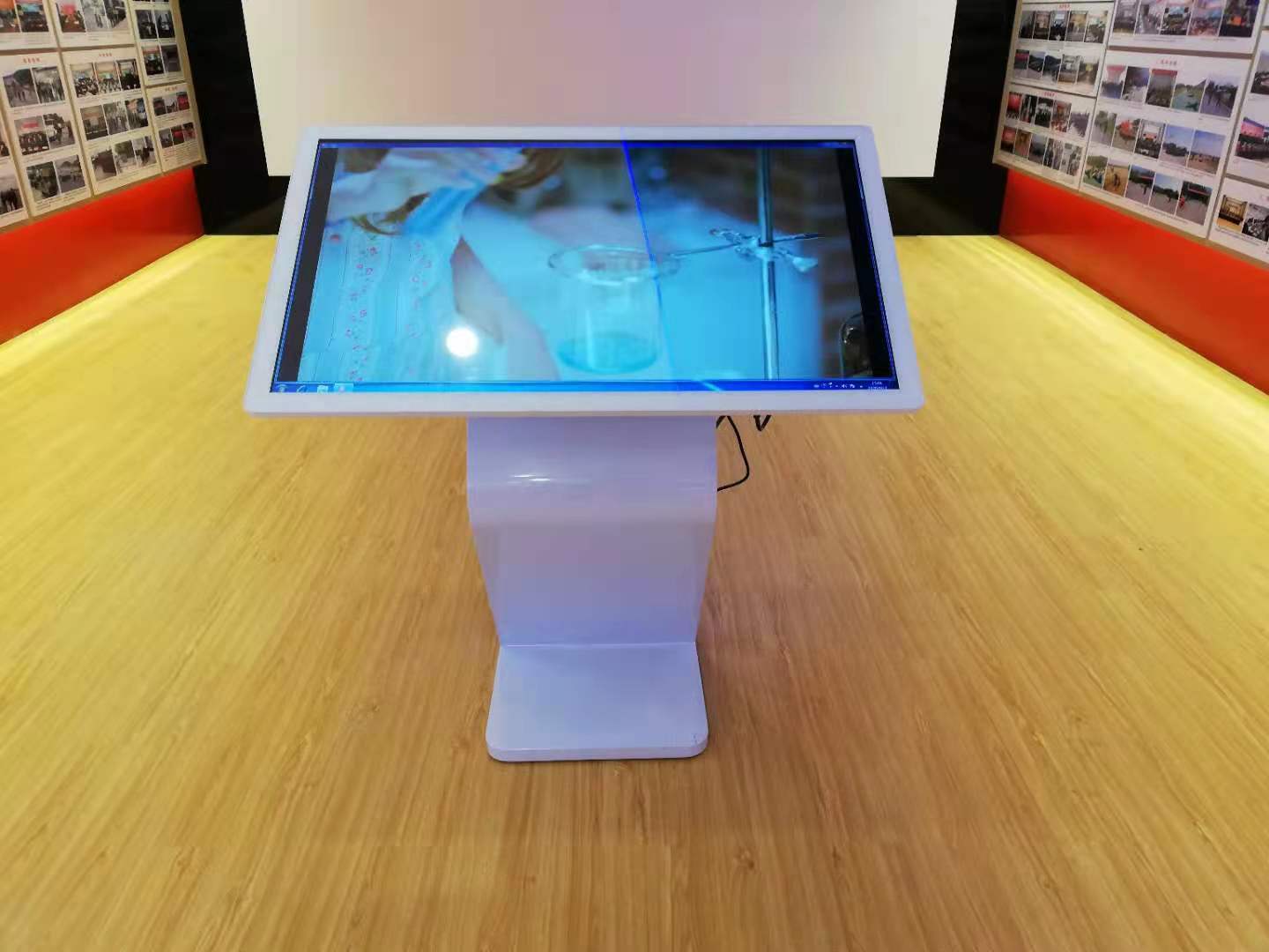 展厅投屏中控触摸一体机