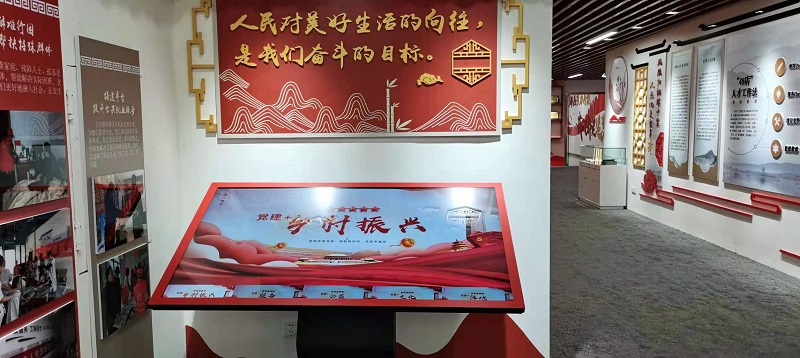 某社区展厅VR全景展示触摸一体机