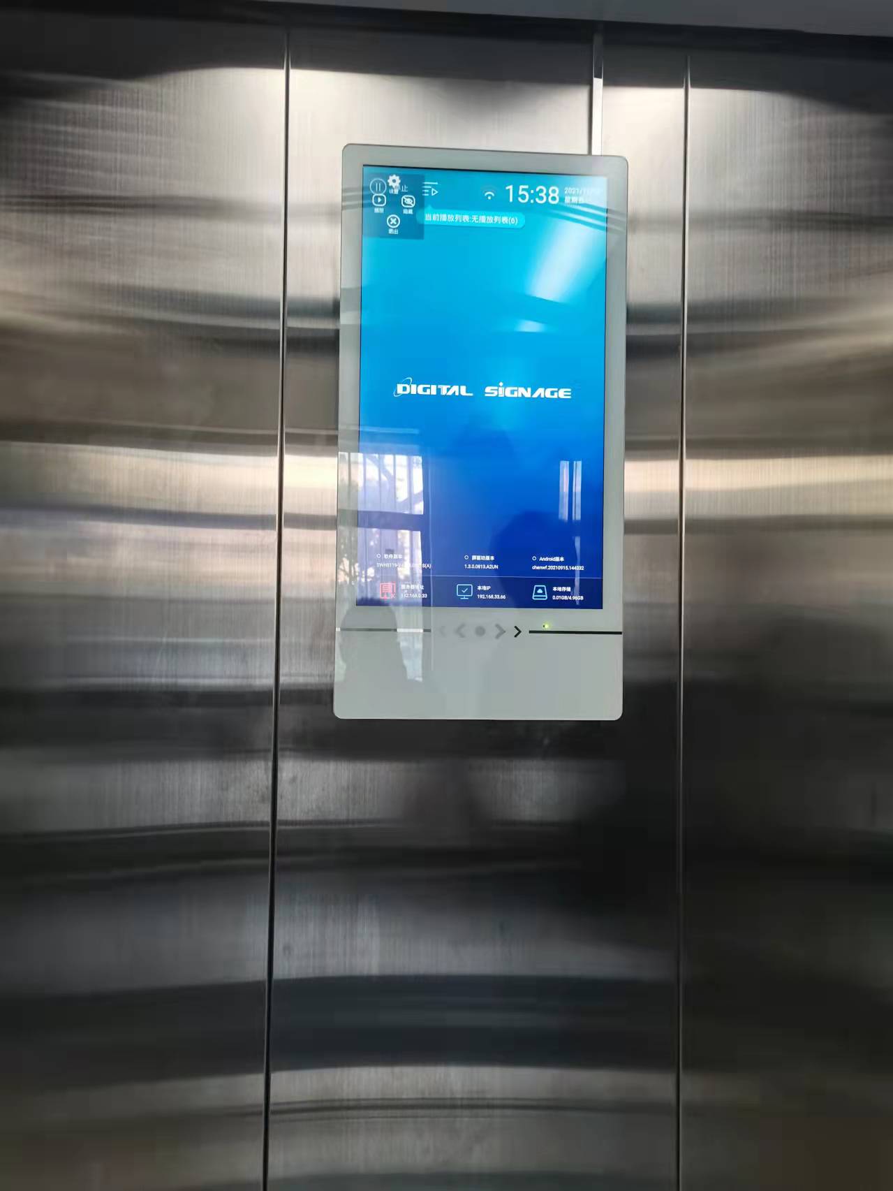 电梯广告机.jpg