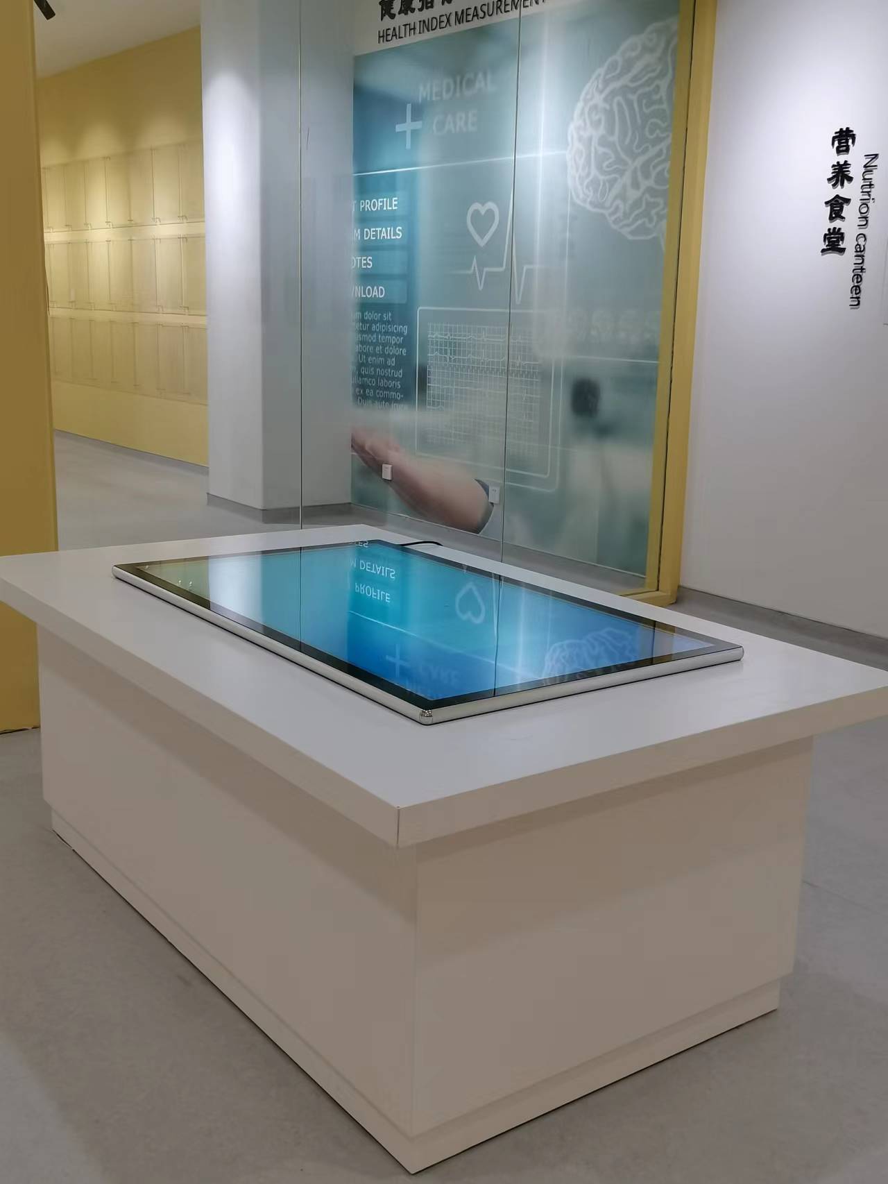 55寸电容触摸一体机案例