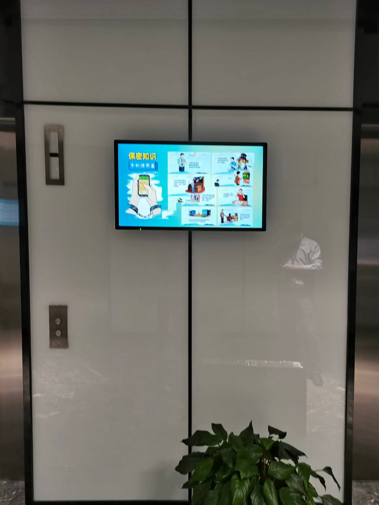 楼宇广告机_43寸广告机