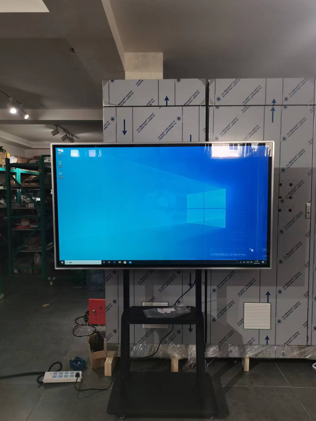 65寸触摸一体机-自动化设备控制终端应用案例