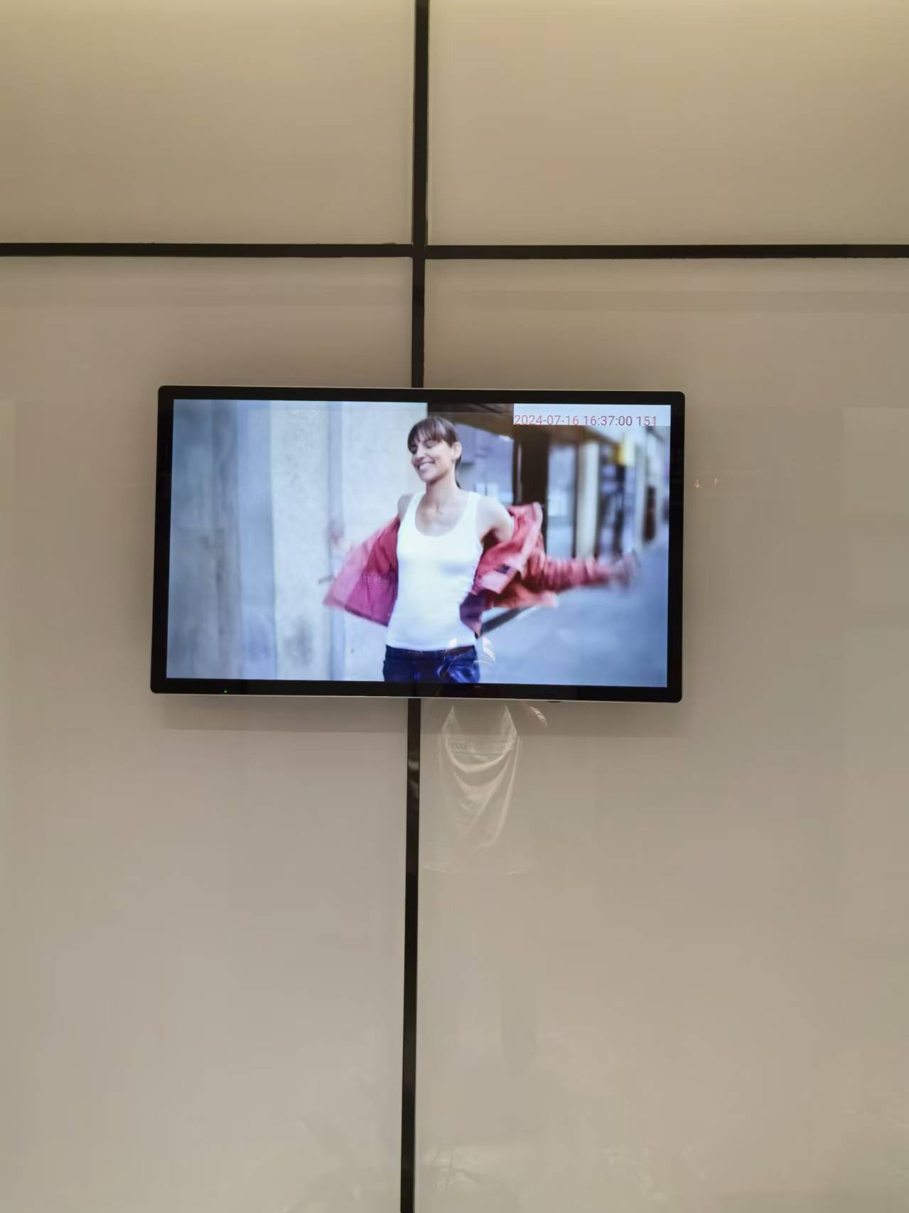 电梯广告机-电梯广告机厂家-电梯广告机厂家选云客多商显科技