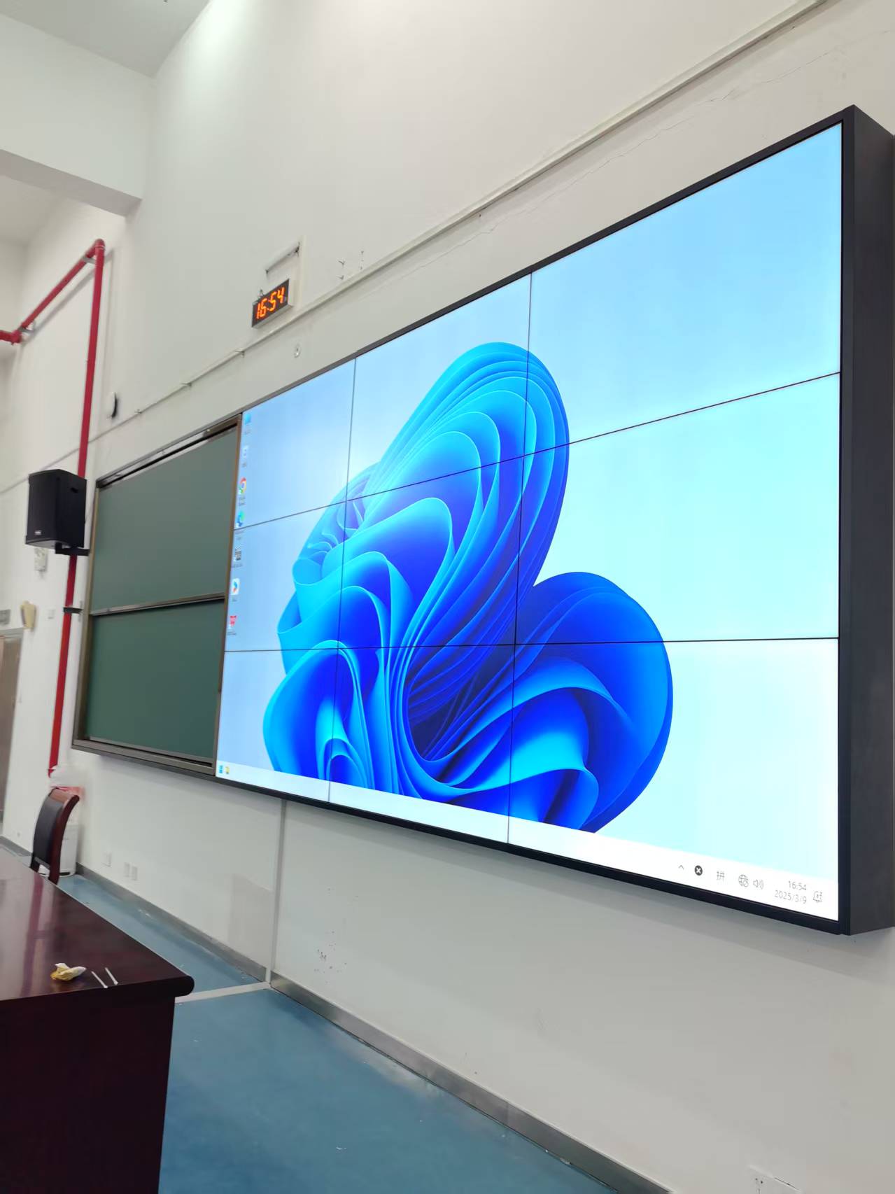 泓界-多功能教室黑板融合大屏案例